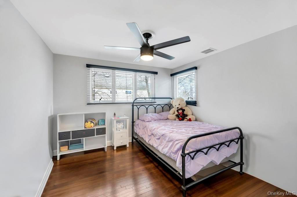 5 Kittiwake Lane, Babylon, NY 11702