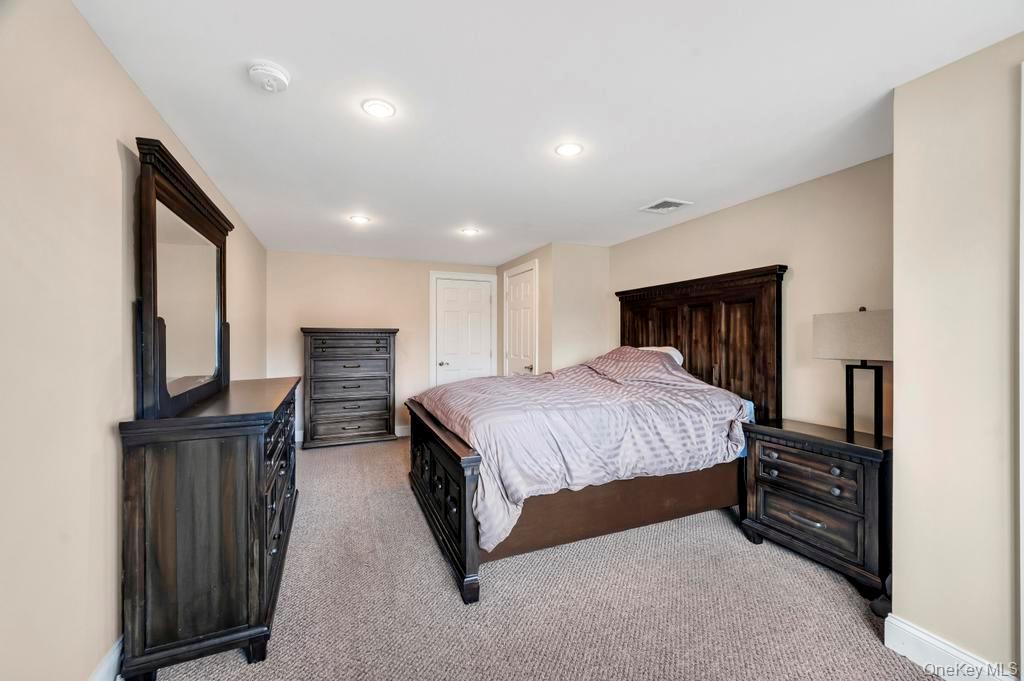 5 Kittiwake Lane, Babylon, NY 11702