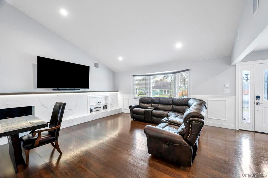 5 Kittiwake Lane, Babylon, NY 11702