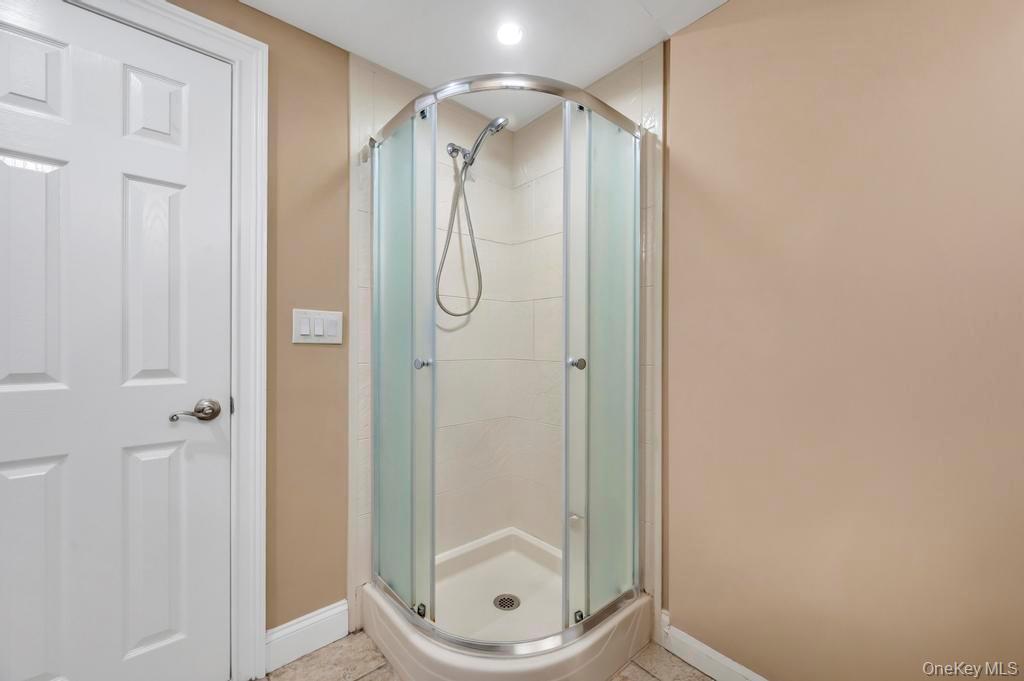 5 Kittiwake Lane, Babylon, NY 11702