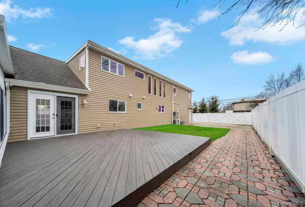 5 Kittiwake Lane, Babylon, NY 11702