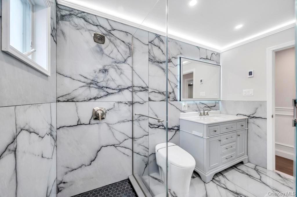 5 Kittiwake Lane, Babylon, NY 11702