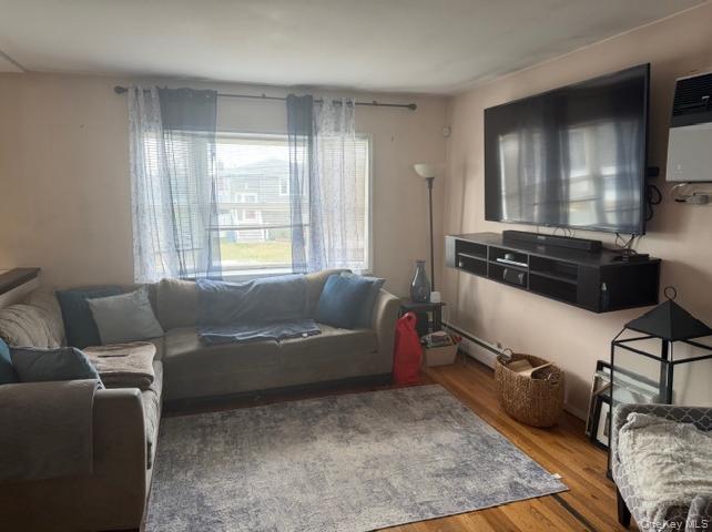 16 W Marine Avenue, Lindenhurst, NY 11757