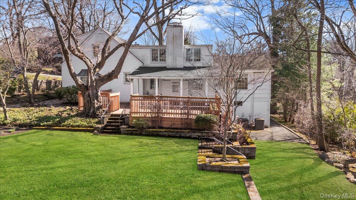 2 Hickory Hill, Roslyn Estates, NY 11576