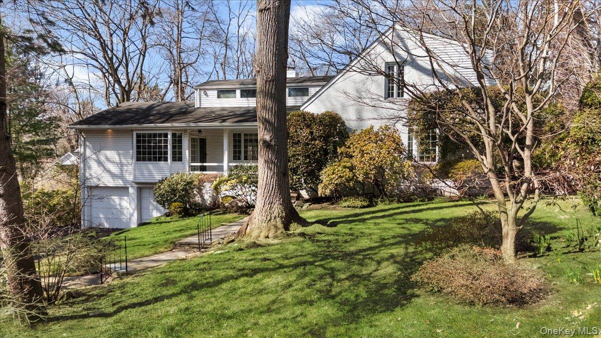 2 Hickory Hill, Roslyn Estates, NY 11576