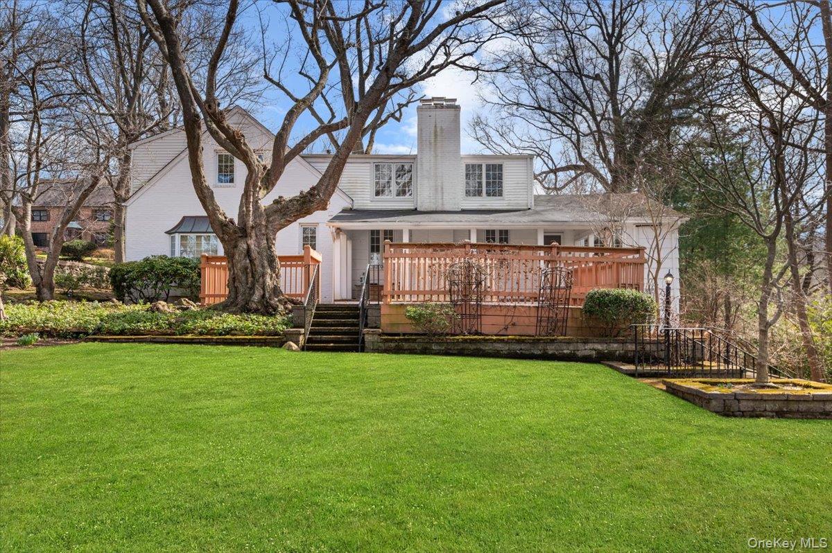 2 Hickory Hill, Roslyn Estates, NY 11576