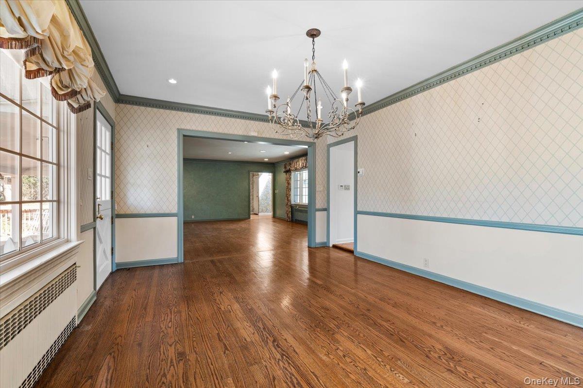 2 Hickory Hill, Roslyn Estates, NY 11576