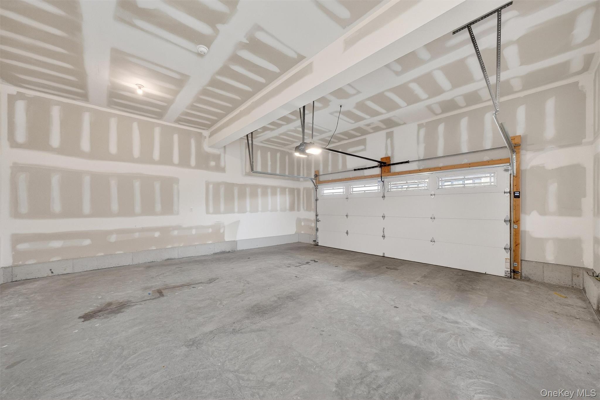 12 Kensington Lane, Poughkeepsie, NY 12603