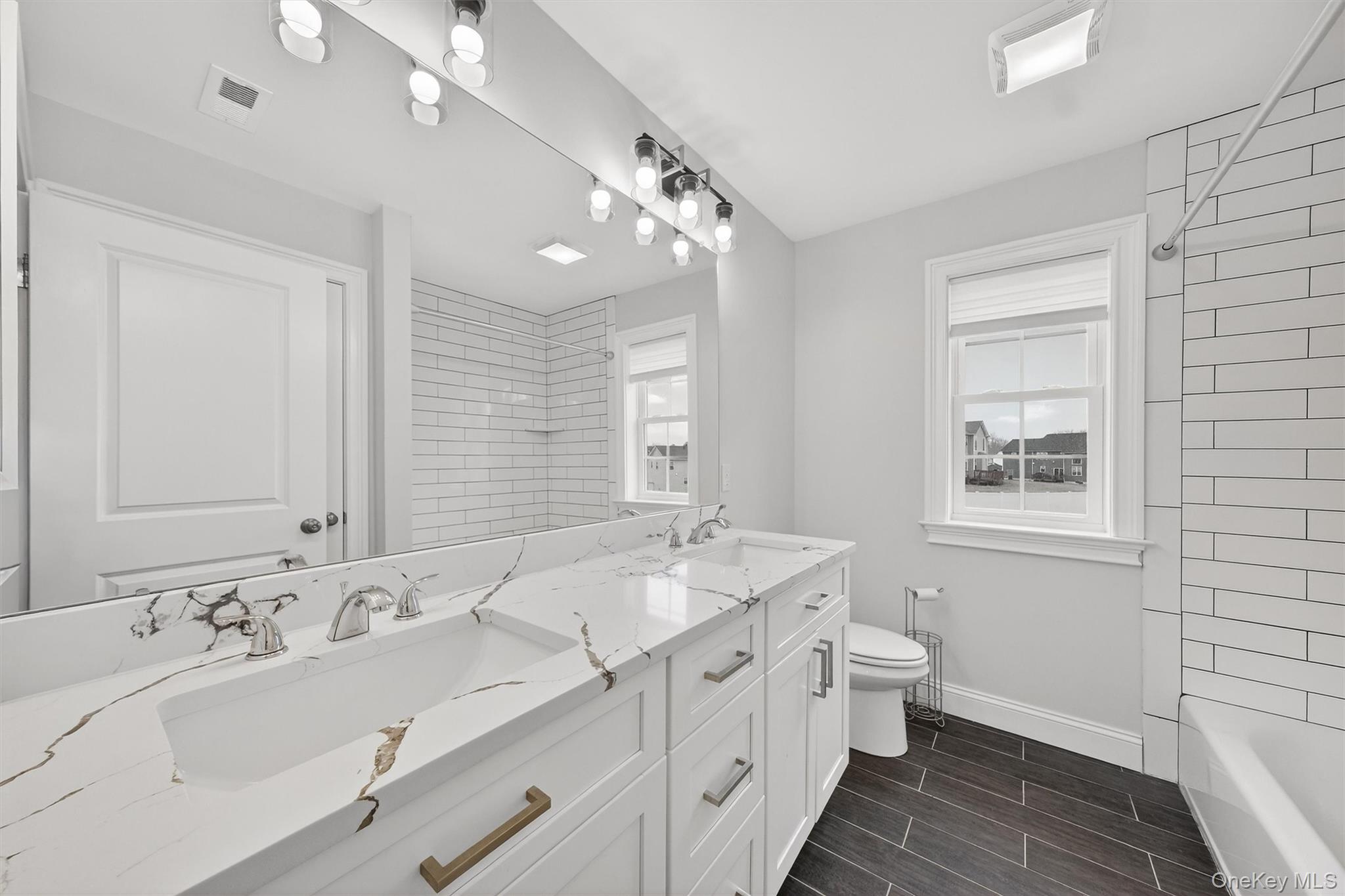 12 Kensington Lane, Poughkeepsie, NY 12603