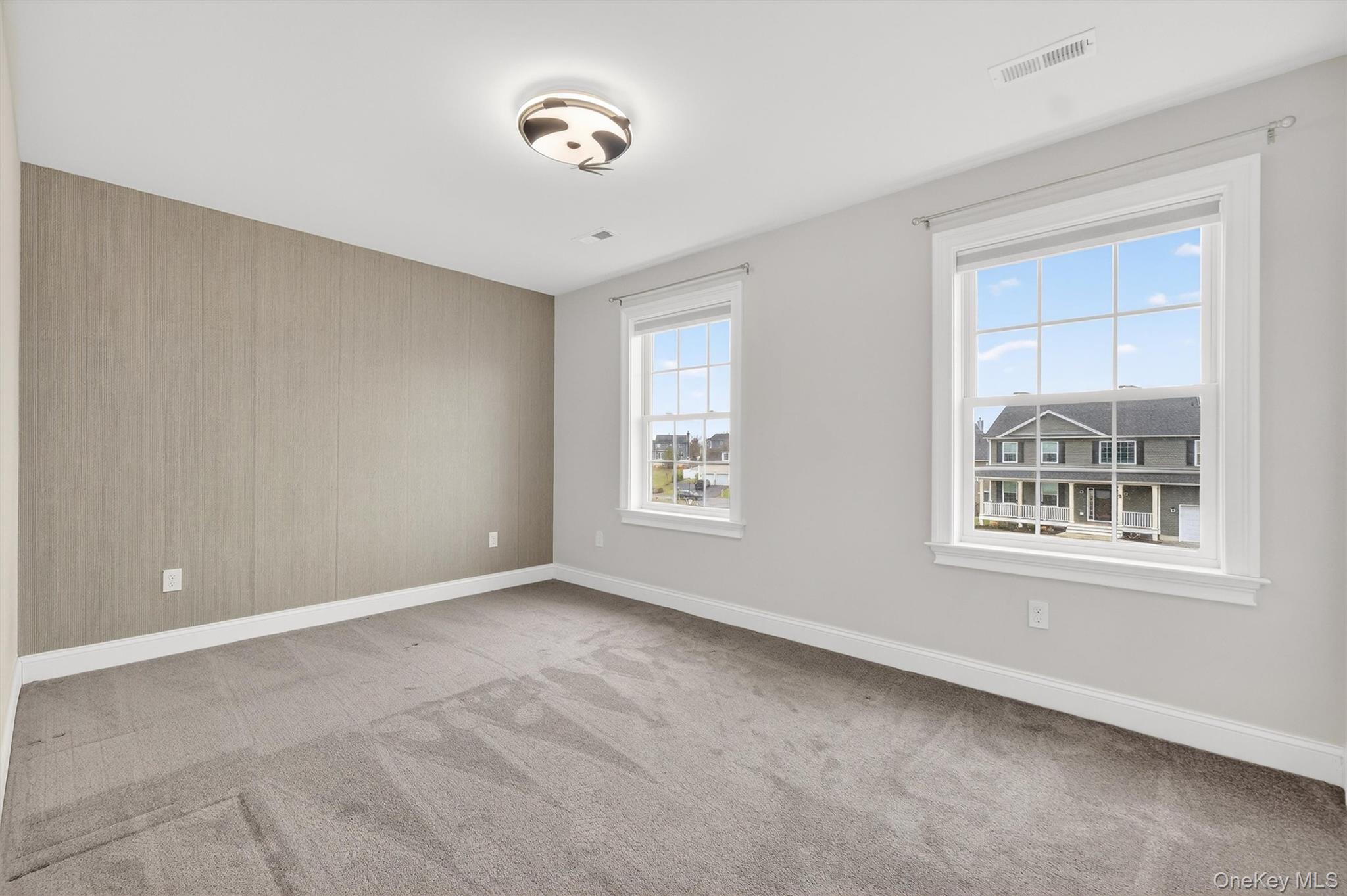 12 Kensington Lane, Poughkeepsie, NY 12603