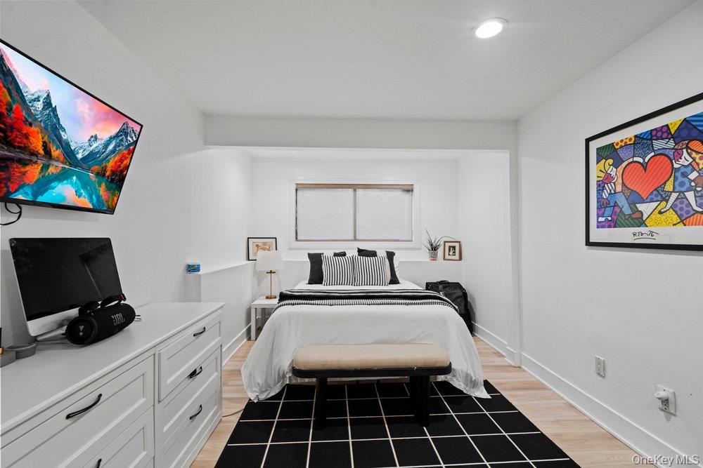 39 Chestnut Lane, Woodbury, NY 11797