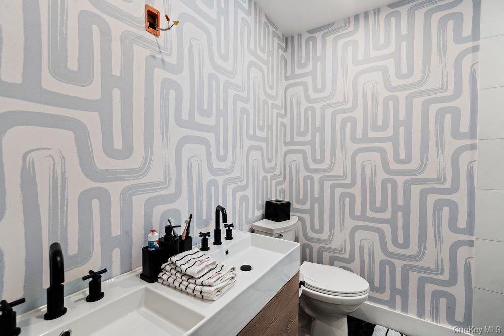 39 Chestnut Lane, Woodbury, NY 11797