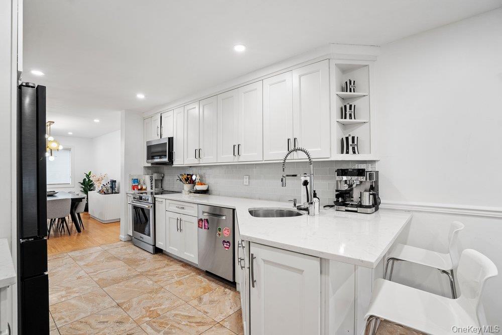 39 Chestnut Lane, Woodbury, NY 11797