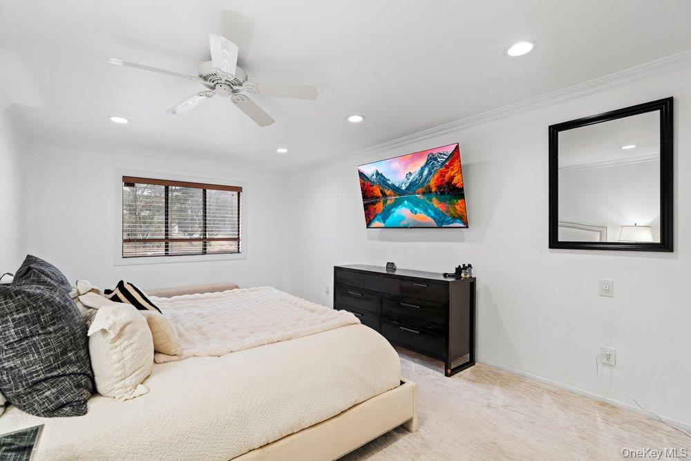 39 Chestnut Lane, Woodbury, NY 11797