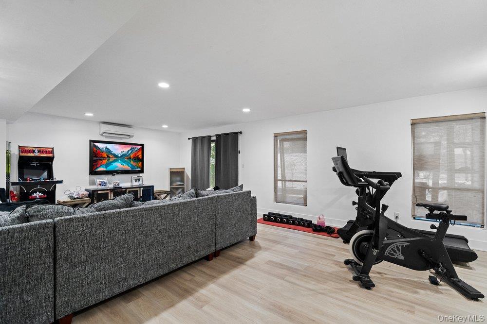 39 Chestnut Lane, Woodbury, NY 11797