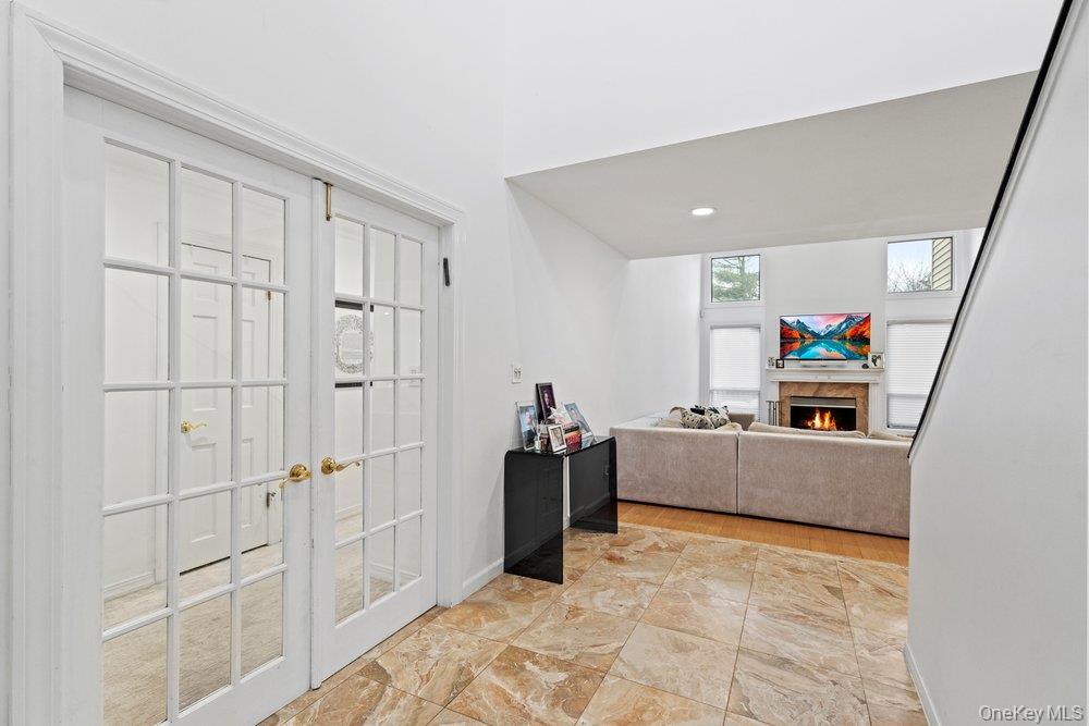 39 Chestnut Lane, Woodbury, NY 11797