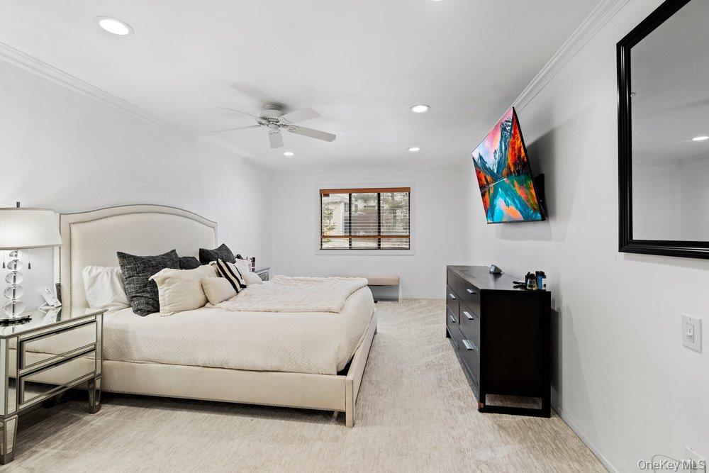 39 Chestnut Lane, Woodbury, NY 11797