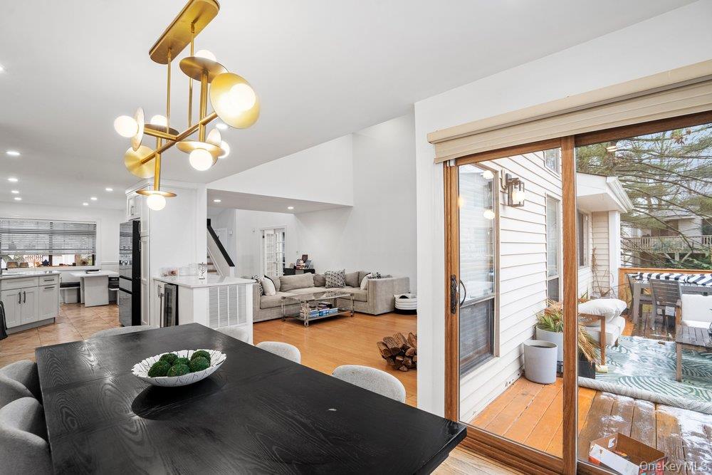 39 Chestnut Lane, Woodbury, NY 11797