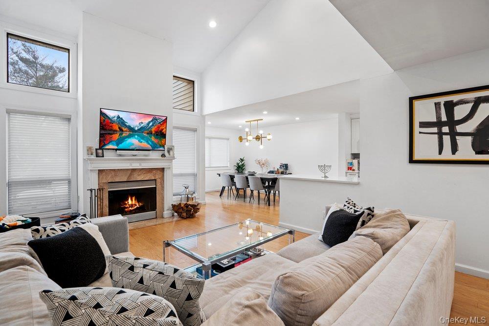 39 Chestnut Lane, Woodbury, NY 11797