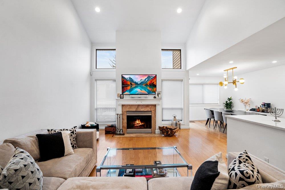 39 Chestnut Lane, Woodbury, NY 11797