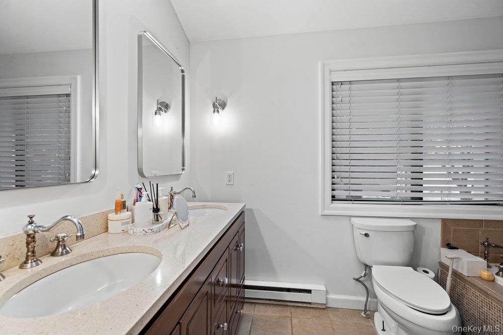 39 Chestnut Lane, Woodbury, NY 11797