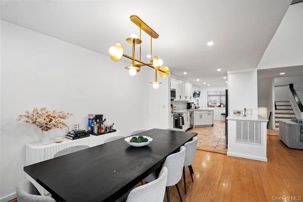 39 Chestnut Lane, Woodbury, NY 11797