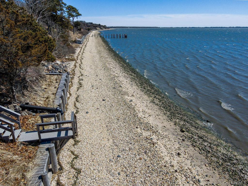 27 Atterbury Road, Southampton, NY 11968