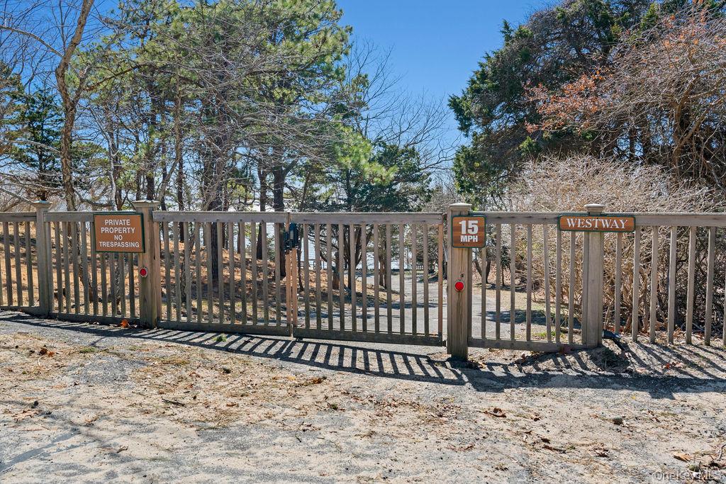 27 Atterbury Road, Southampton, NY 11968