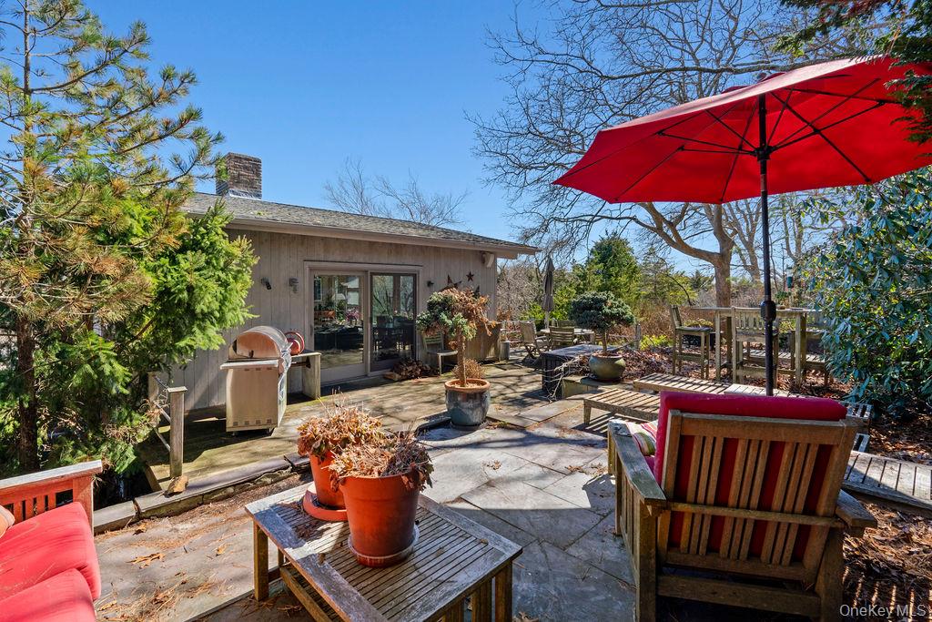 27 Atterbury Road, Southampton, NY 11968