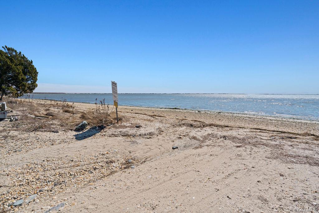 27 Atterbury Road, Southampton, NY 11968