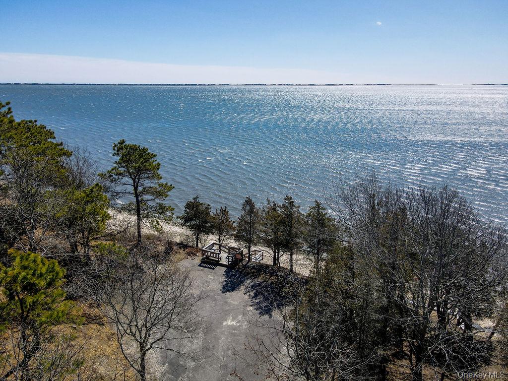 27 Atterbury Road, Southampton, NY 11968