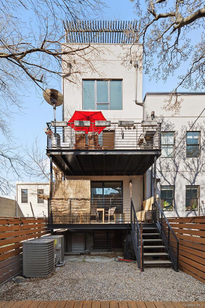 1582A PACIFIC Street, Brooklyn, NY 11213