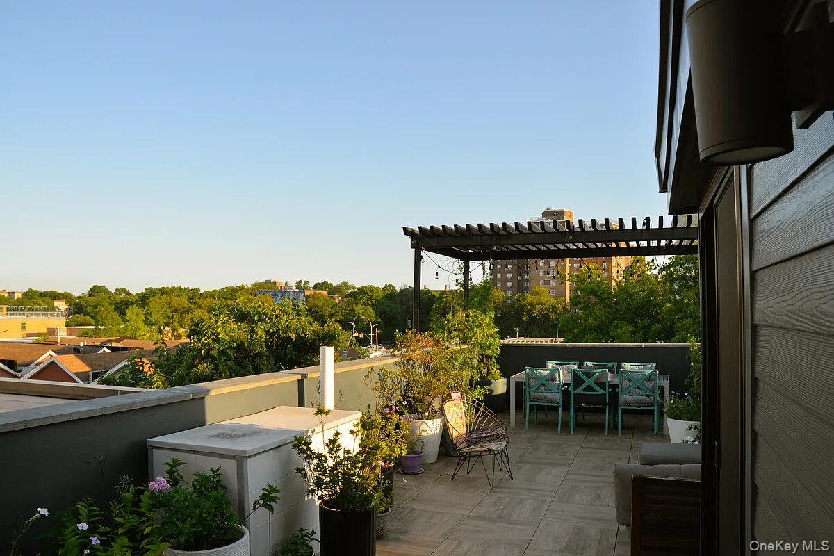 1582A PACIFIC Street, Brooklyn, NY 11213