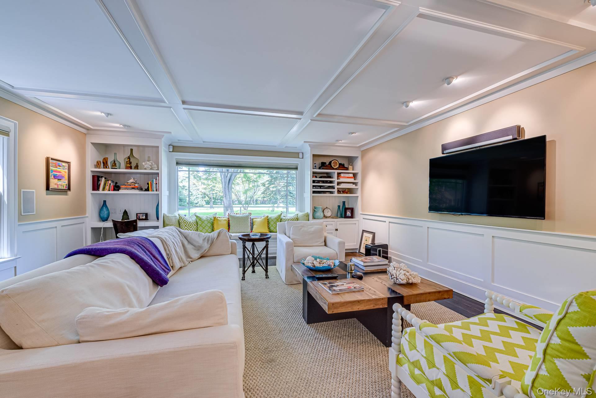 14 Pulaski Avenue, Southampton, NY 11968