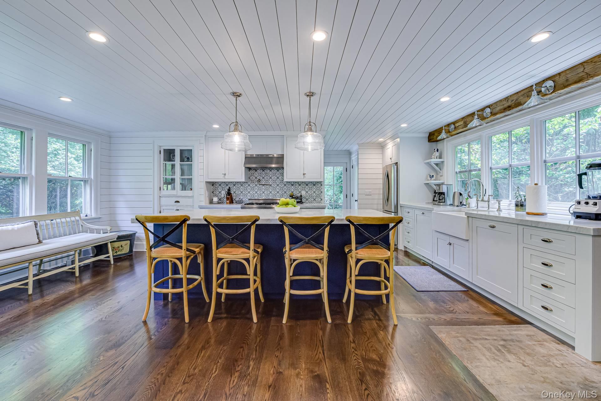 14 Pulaski Avenue, Southampton, NY 11968