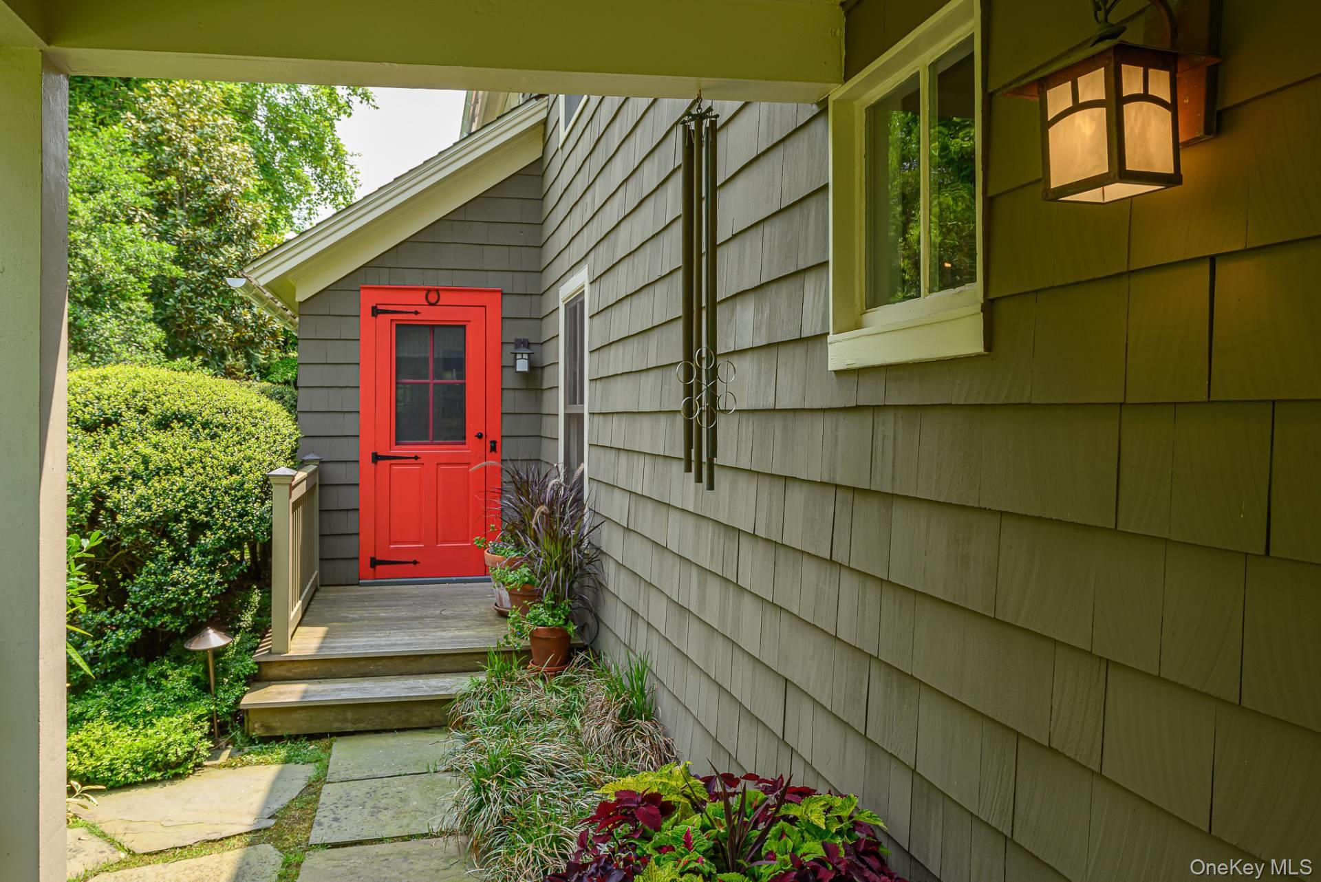 14 Pulaski Avenue, Southampton, NY 11968