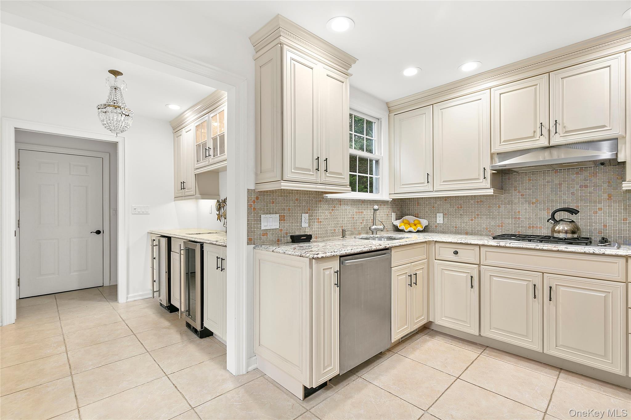 669 Hill Street, Southampton, NY 11968