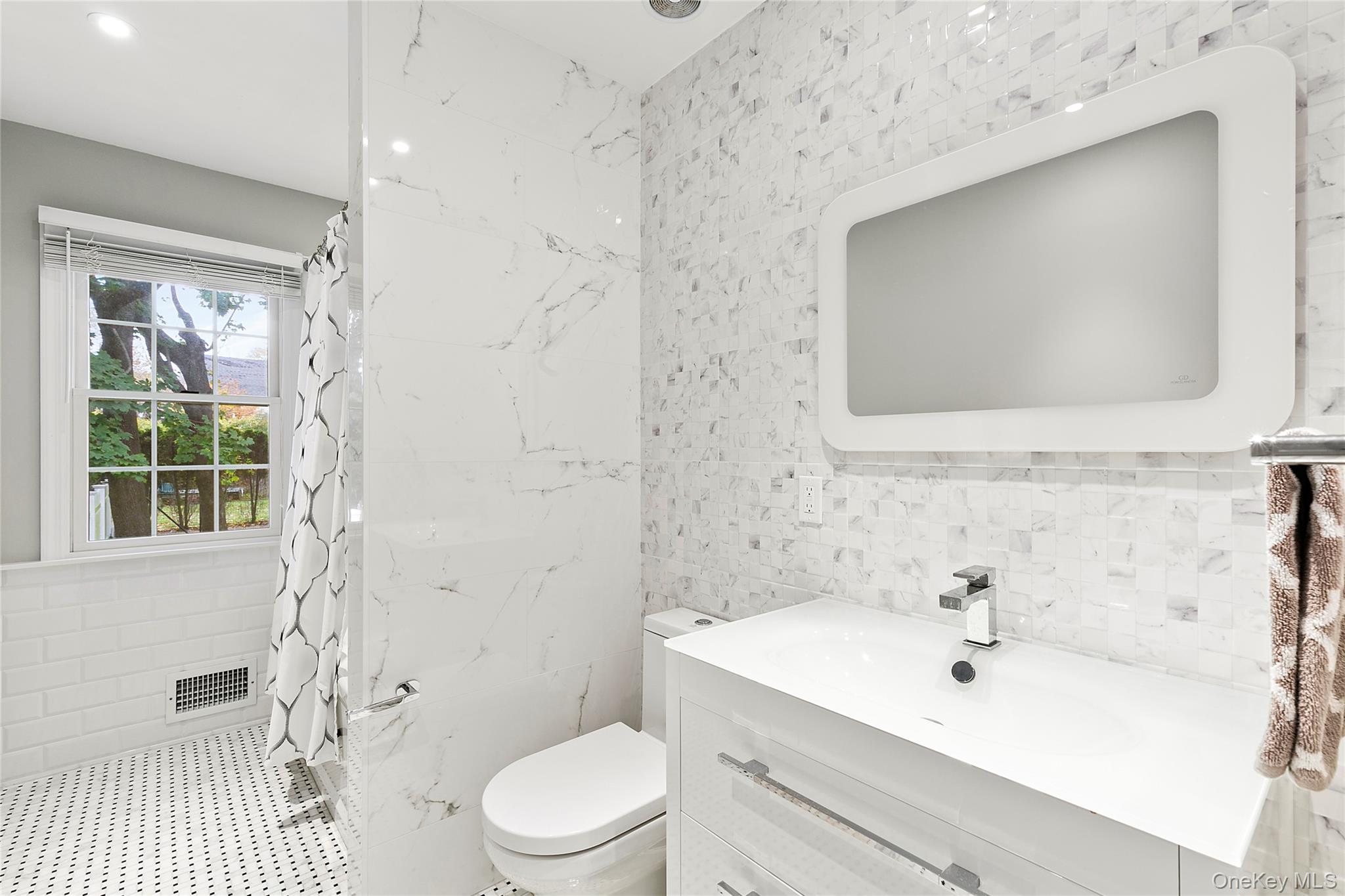 669 Hill Street, Southampton, NY 11968