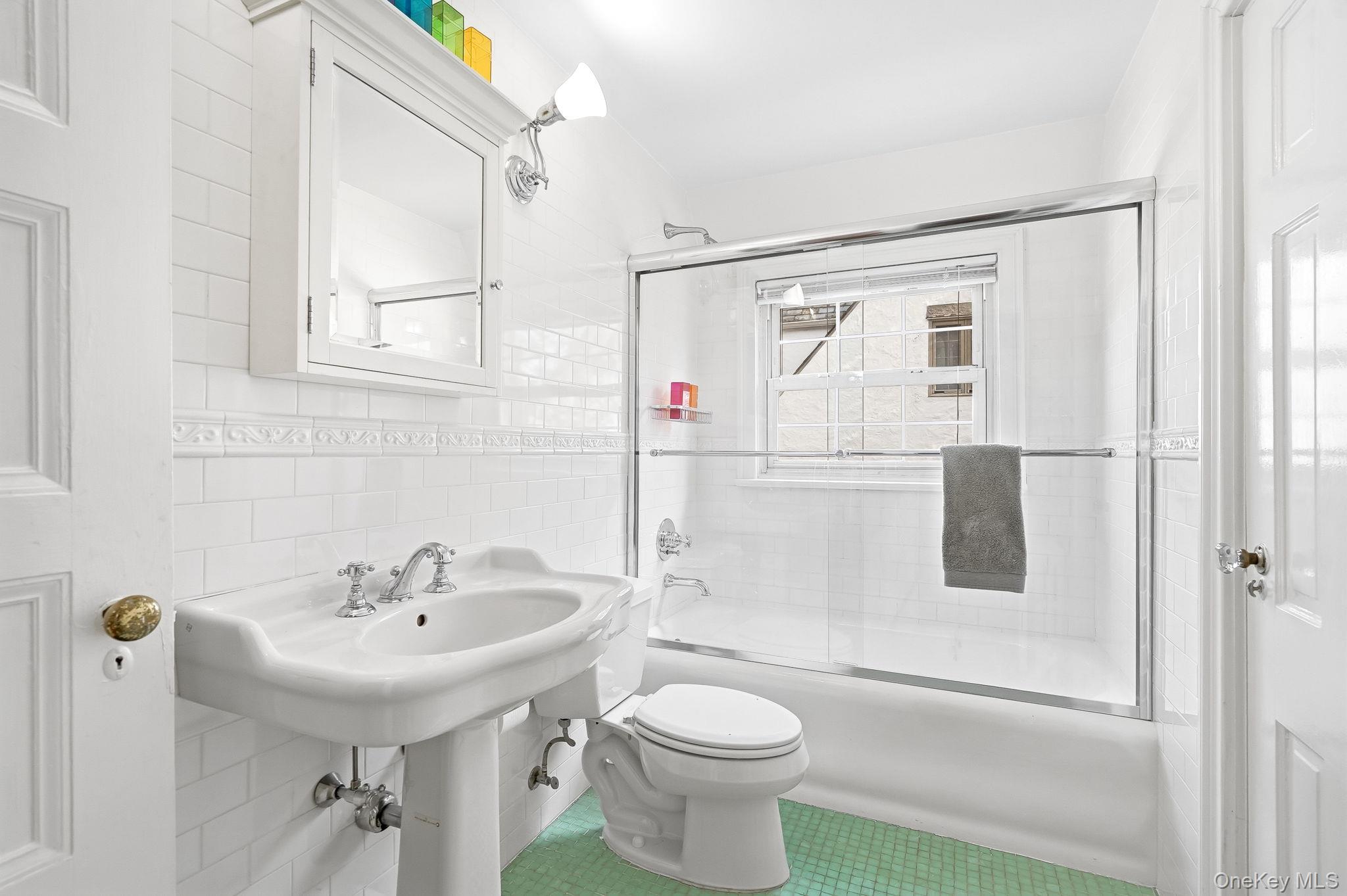 27 Valley Road, Scarsdale, NY 10583