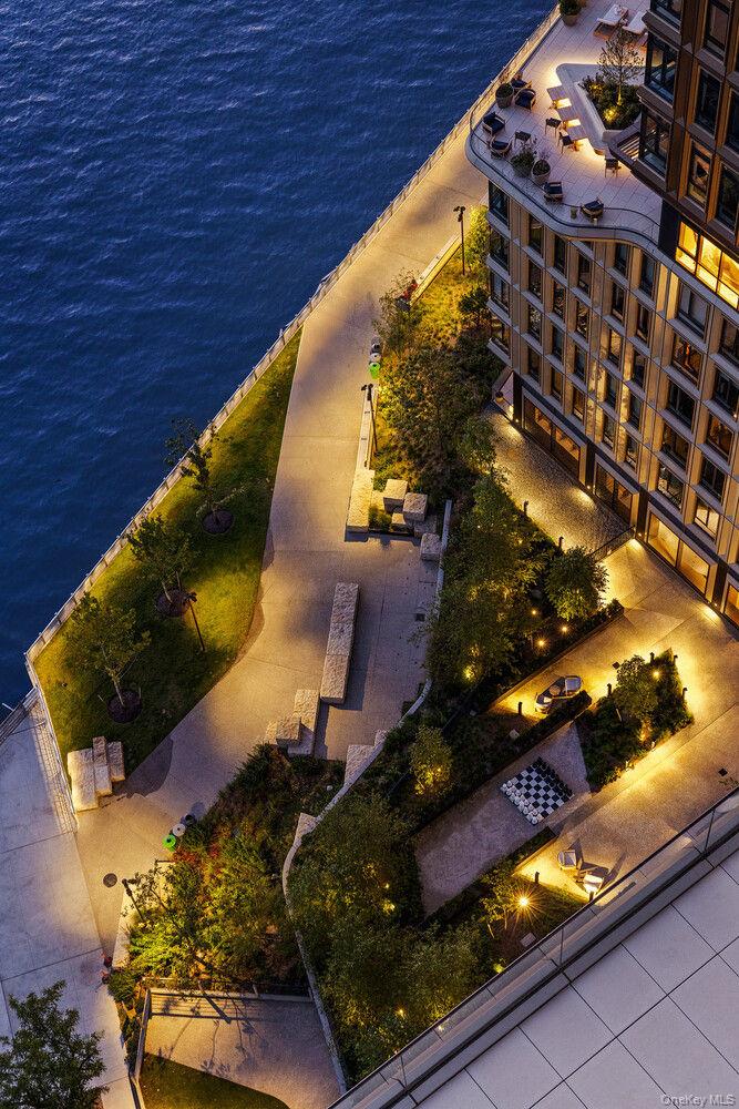 480 KENT Avenue # 17F, Brooklyn, NY 11249