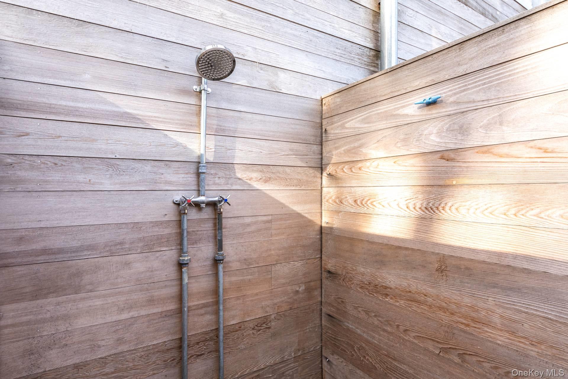 8 Windward, East Hampton, NY 11937