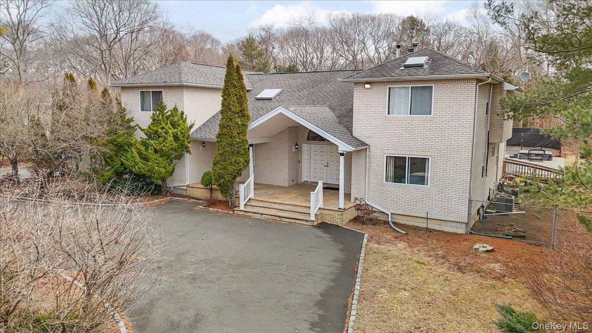 24 Wisteria Drive, Remsenburg, NY 11960