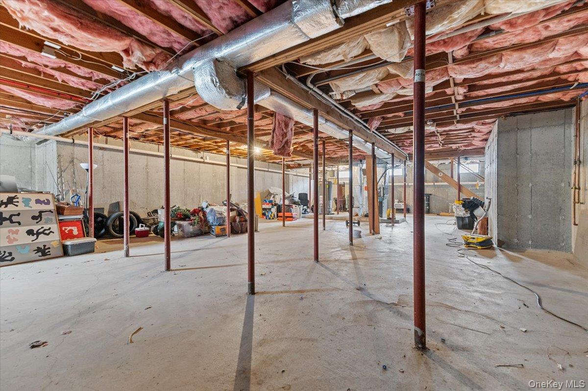 24 Wisteria Drive, Remsenburg, NY 11960