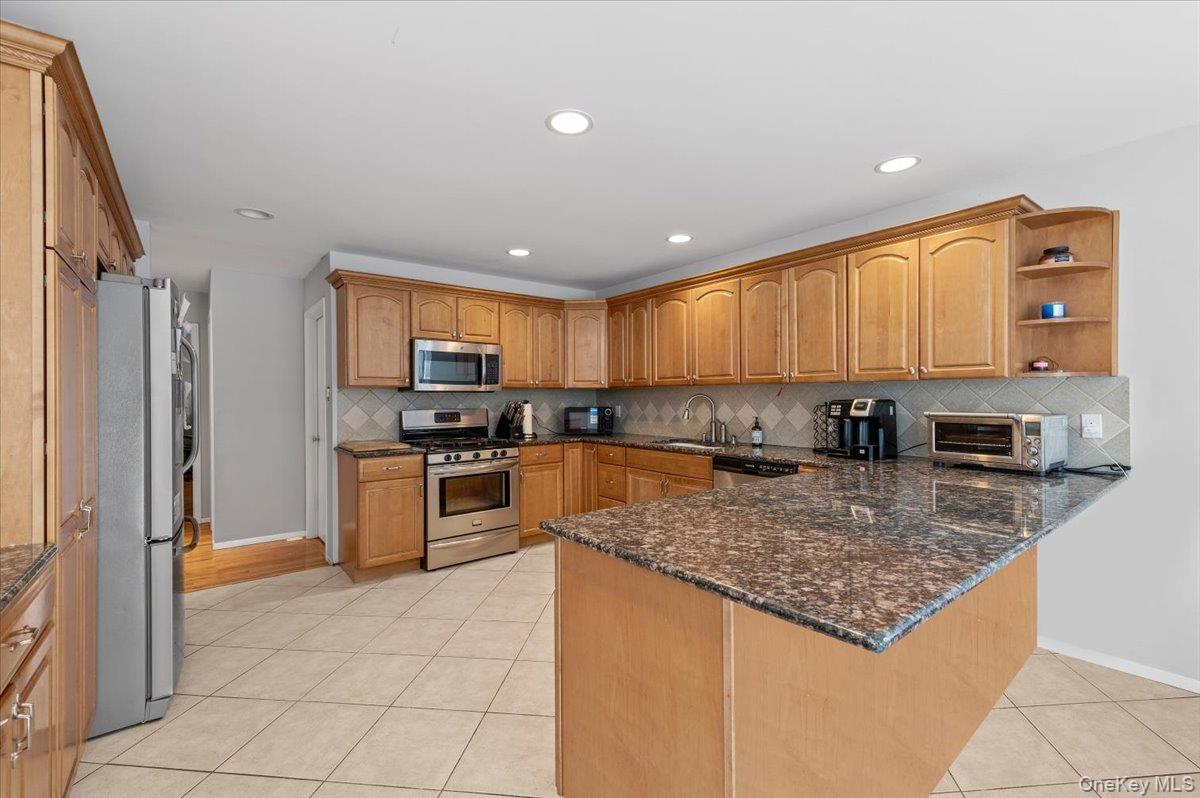 24 Wisteria Drive, Remsenburg, NY 11960