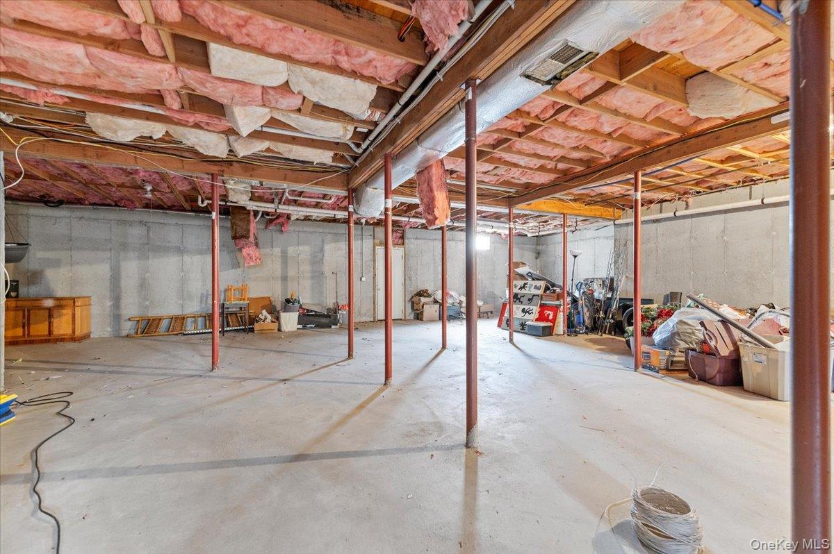 24 Wisteria Drive, Remsenburg, NY 11960