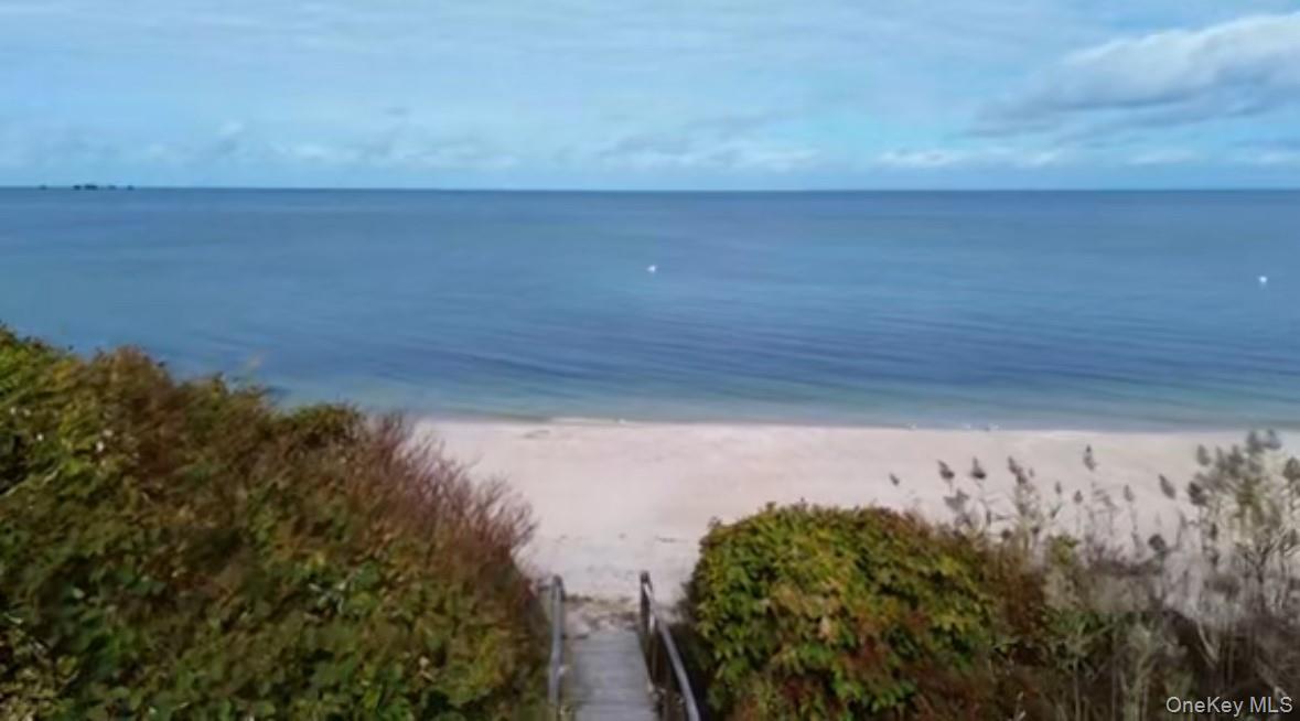 886 Sound Shore Road, Jamesport, NY 11901