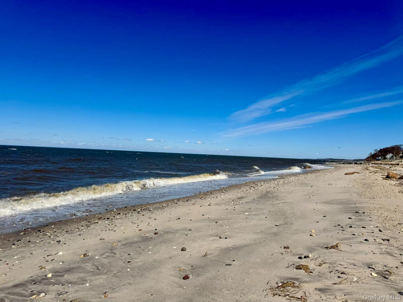 886 Sound Shore Road, Jamesport, NY 11901