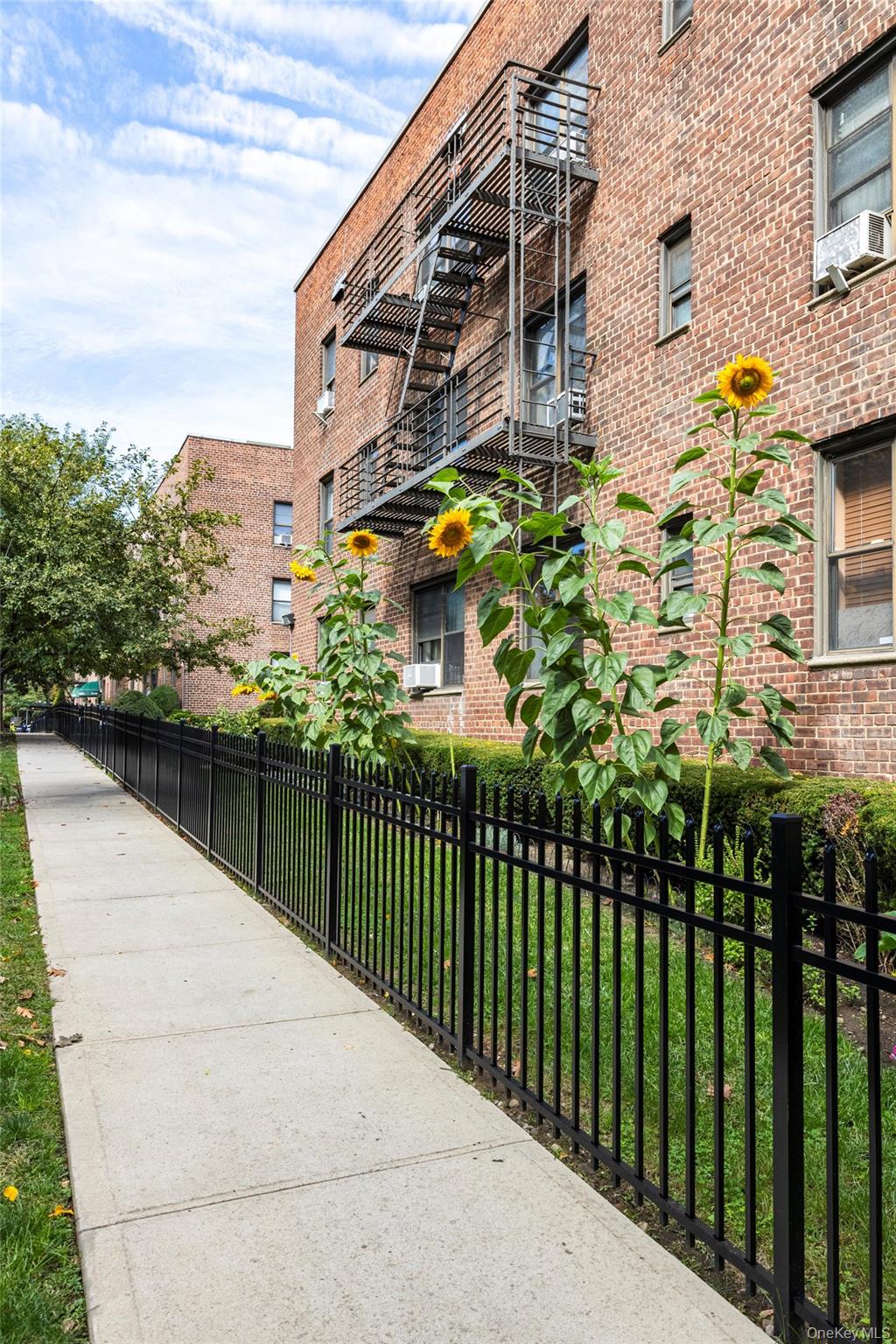 5225 39th Road # 2C, Woodside, NY 11377