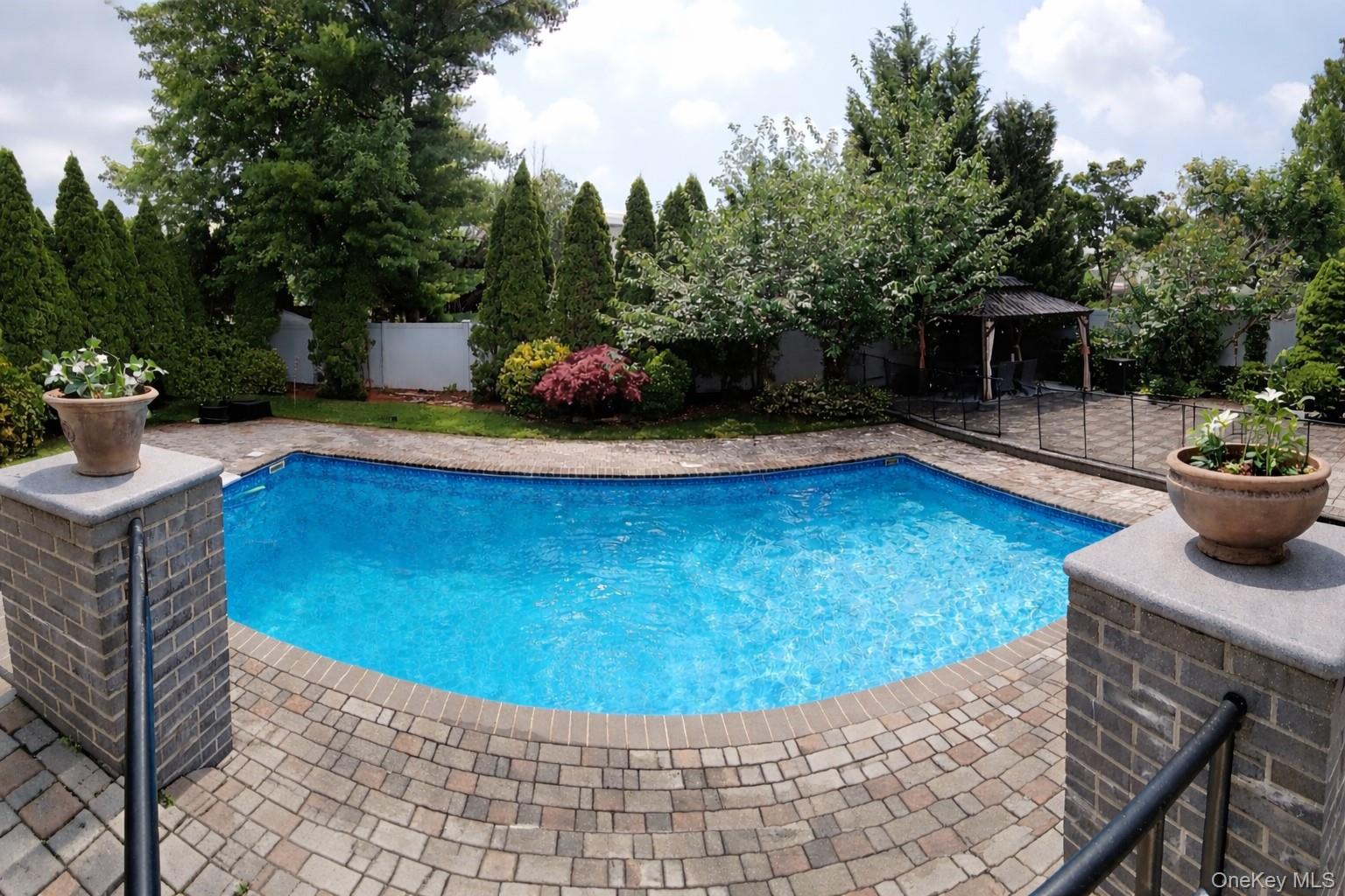 28 Clifford Court, Malverne, NY 11565