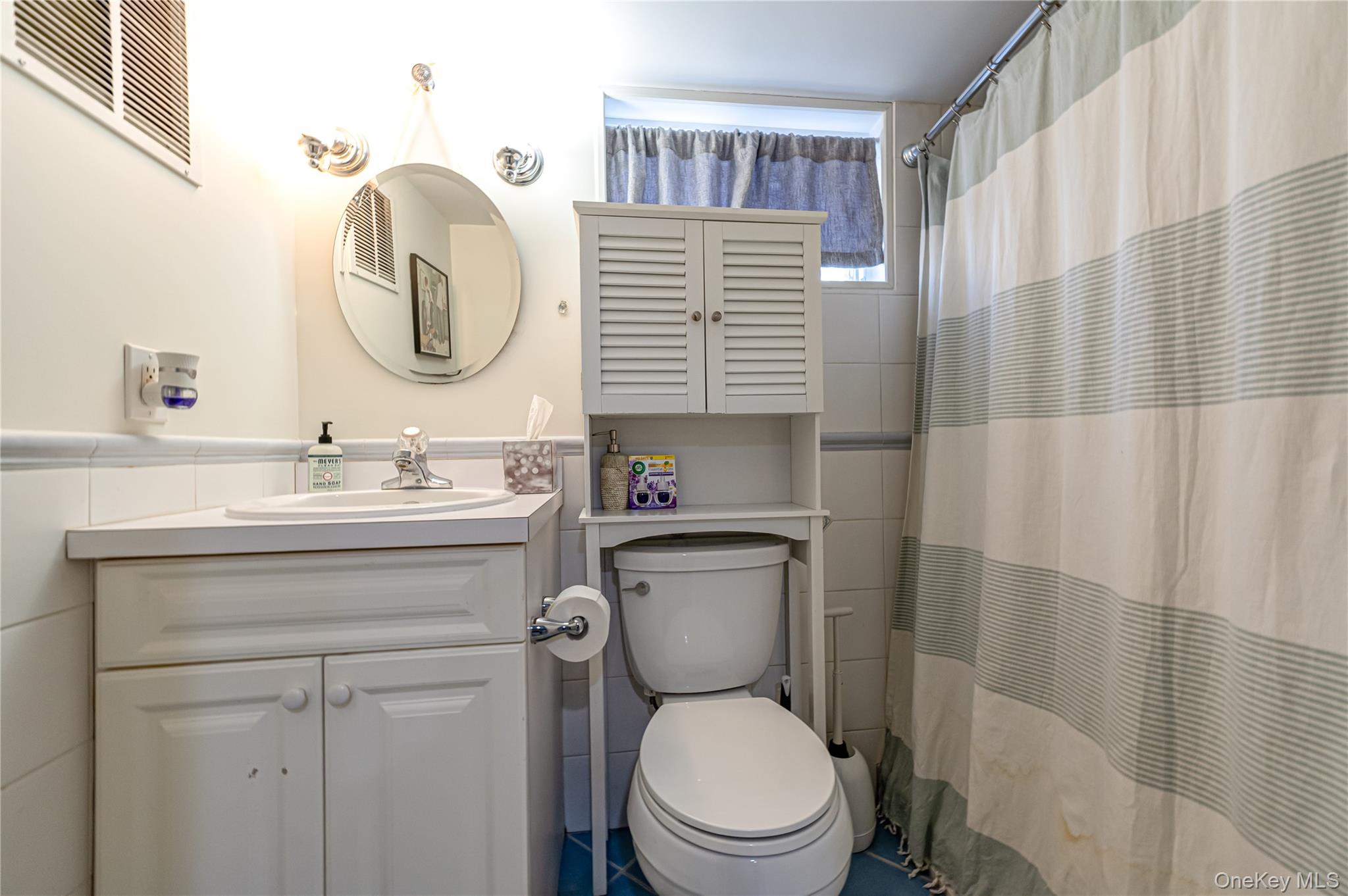 28 Clifford Court, Malverne, NY 11565